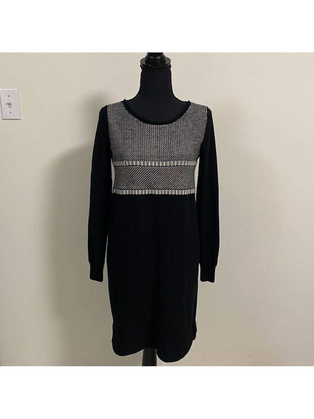 Athleta Dress Women’s Size Small Black 100% Merino Wool Sweater Cloudbreak Dress